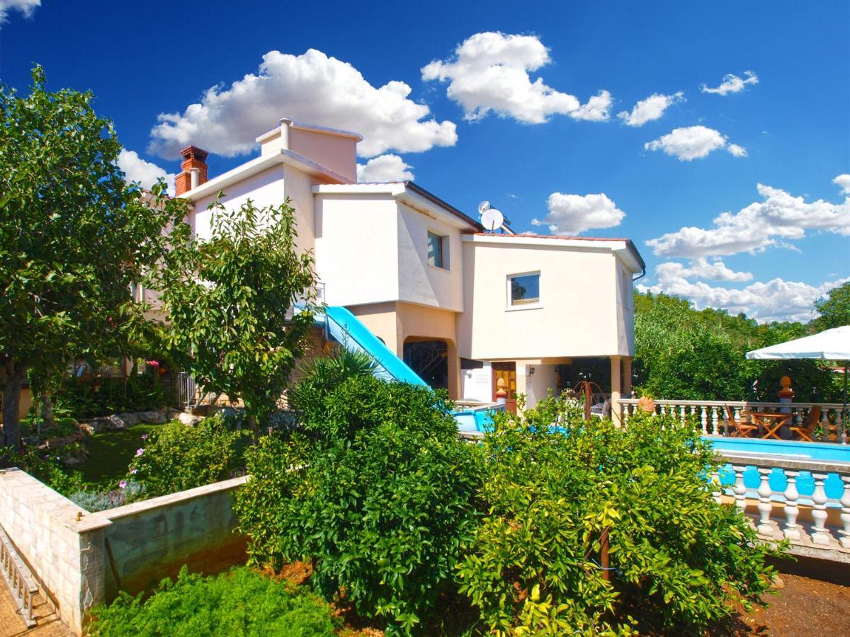 Apartments Vrcevan 811 Medulin Bagian luar foto