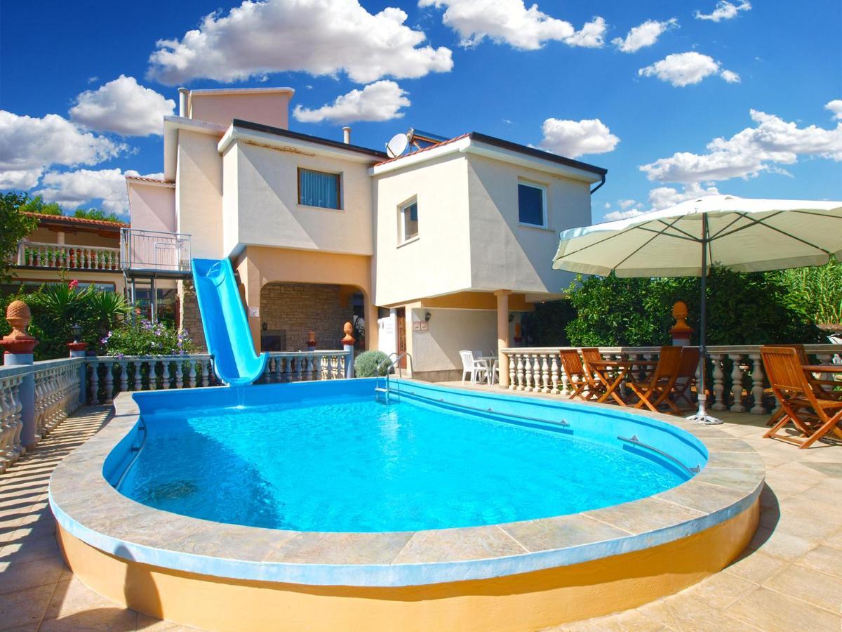 Apartments Vrcevan 811 Medulin Bagian luar foto