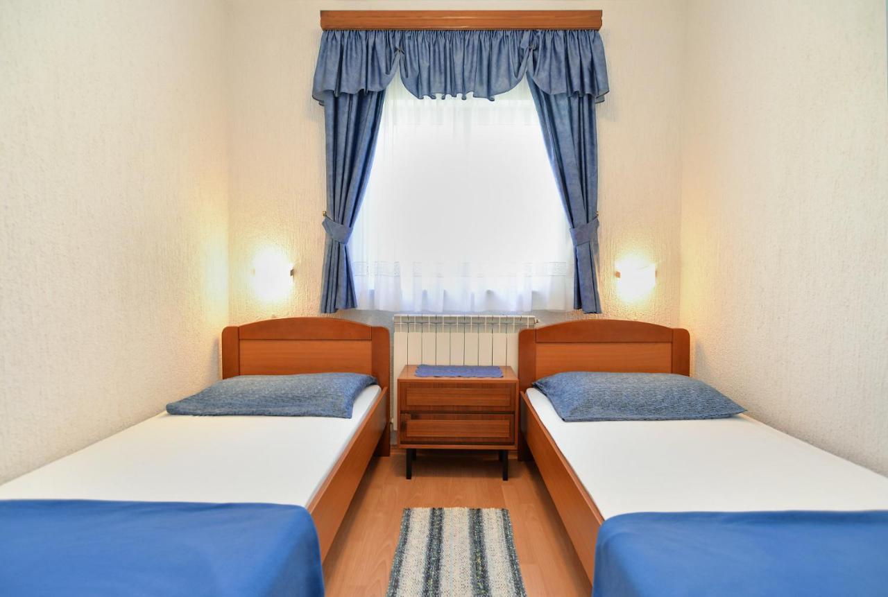 Apartments Vrcevan 811 Medulin Bagian luar foto