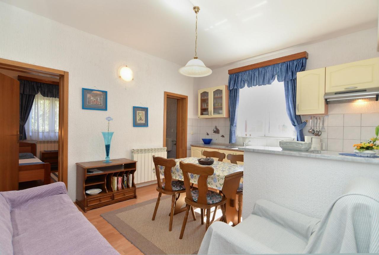 Apartments Vrcevan 811 Medulin Bagian luar foto