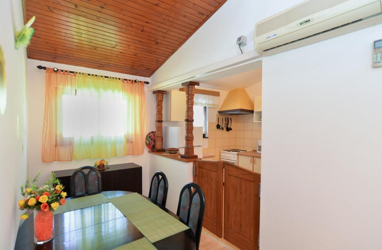 Apartments Vrcevan 811 Medulin Bagian luar foto