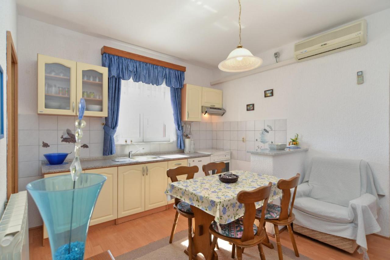 Apartments Vrcevan 811 Medulin Bagian luar foto